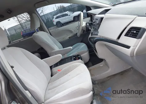 2013 Toyota Sienna Le 7 Passenger z USA, uszkodzony, nr VIN 5TDJK3DC5DS066762